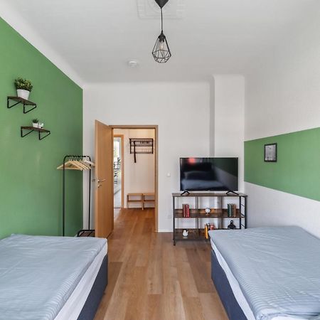 Salihomes/Max Apartment/5Pax/Modern Eingerichtet/Voll Ausgestattet Kueche Markranstadt Bagian luar foto